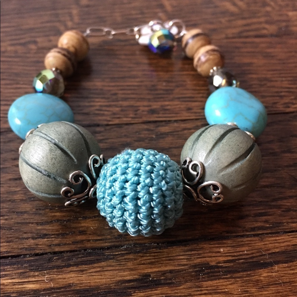 Handcrafted blue string bead bracelet